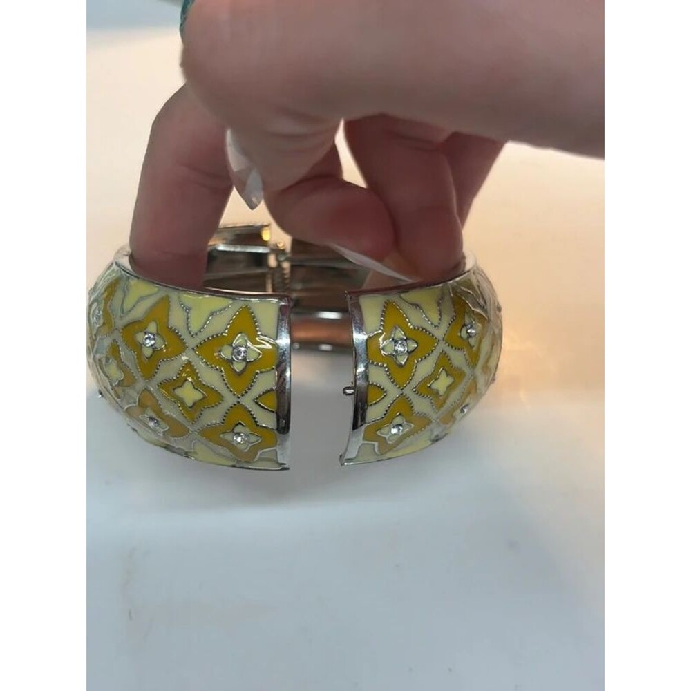 Yellow hinge bangle - Picture 4 of 5
